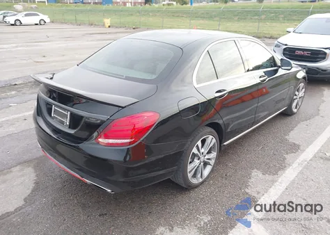 2017 Mercedes-Benz C 300 из США, поврежденный, VIN 55SWF4JB2HU197328